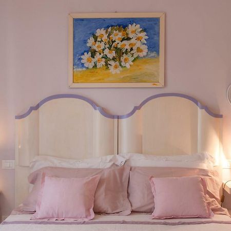 Tre Civette Sul Como Bed and Breakfast Marina di Massa Exteriör bild