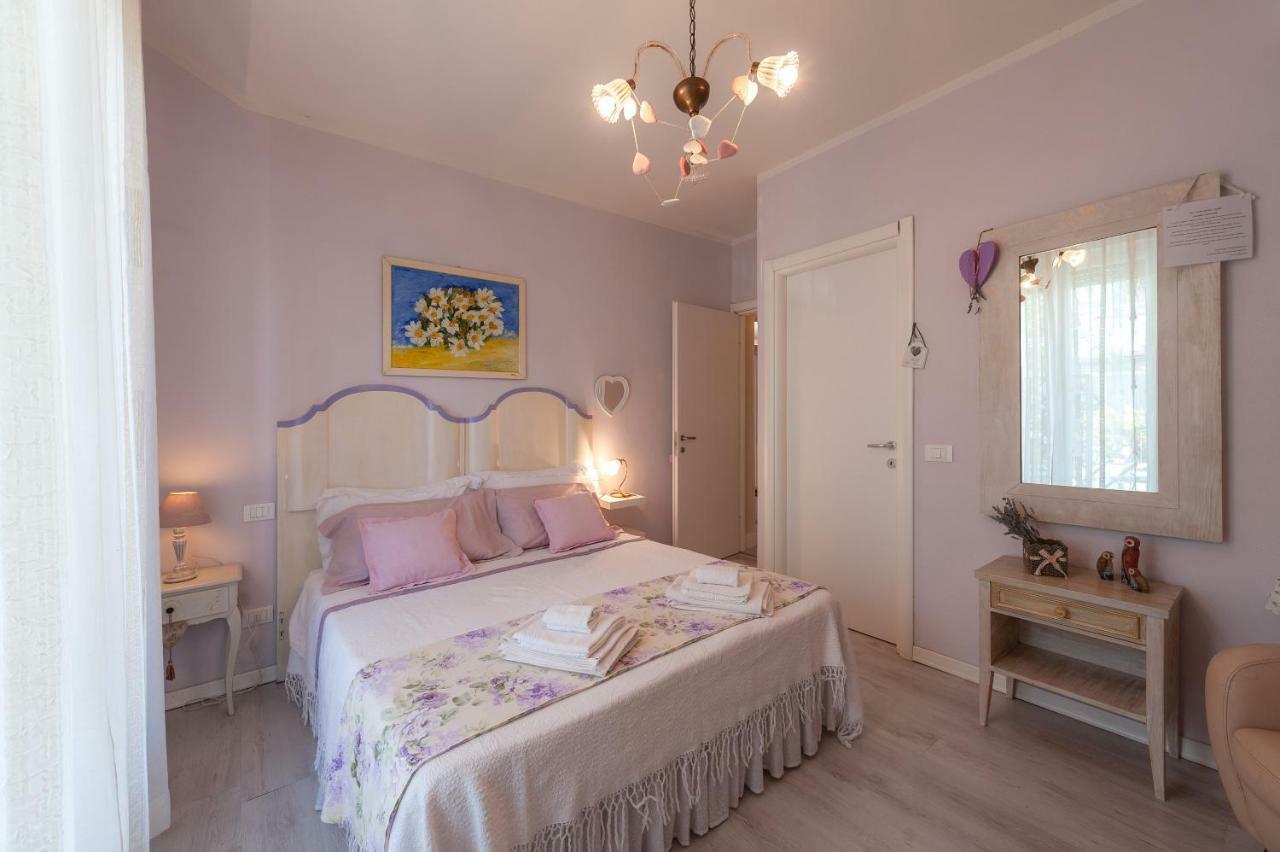 Tre Civette Sul Como Bed and Breakfast Marina di Massa Exteriör bild