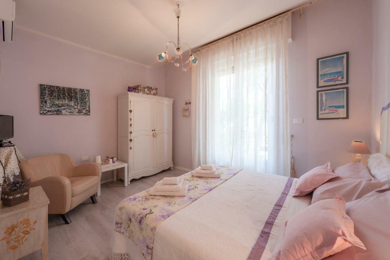 Tre Civette Sul Como Bed and Breakfast Marina di Massa Exteriör bild