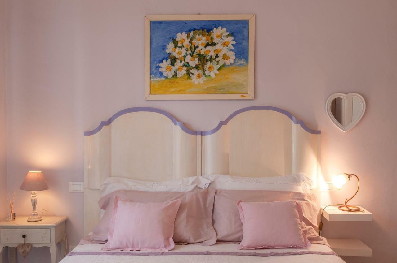 Tre Civette Sul Como Bed and Breakfast Marina di Massa Exteriör bild