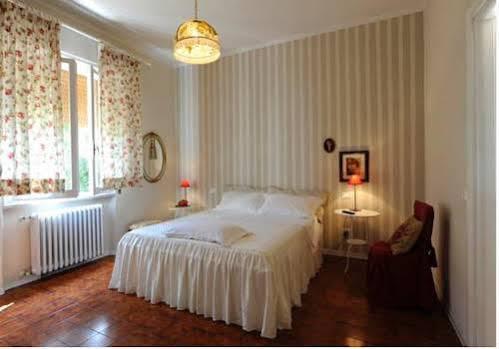 Tre Civette Sul Como Bed and Breakfast Marina di Massa Exteriör bild